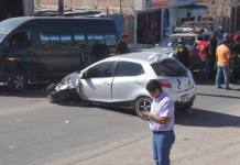 PolicÃƒÂ­a estrella su auto contra combi