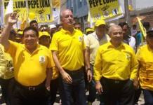 Nano Guerra se encadena en la Plaza Mayor de Lima