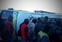 PUNO: PASAJEROS SE SALVAN DE MORIR EN DESPISTE DE MINIVAN EN VÃA PUTINA-RINCONADA