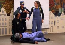 CUSCO: POLICÃAS HACEN TEATRO PARA PREVENIR EL CONSUMO DE DROGAS ENTRE JÃ“VENES