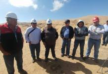 GOBERNADOR REGIONAL SE REÃšNE CON REPRESENTANTES DE EMPRESAS RESPONSABLES DE LA INSTALACIÃ“N DE TUBERÃAS EN LOMAS DE ILO