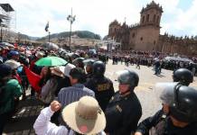 CUSCO: DOCENTES TOMAN LA PLAZA DE ARMAS Y AMENAZAN CON BOICOTEAR EL INTI RAYMI