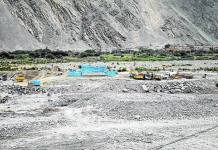 AREQUIPA: CONSEJERO CARLOS DONGO DENUNCIA IRREGULARIDADES EN OBRA