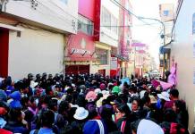 PUNO: ESTUDIANTES DE JAE ROTESTAN CONTRA GOBERNADOR REGIONAL