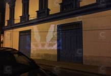 TACNA: PARED DE LA CASA YANULAQUE ES UTILIZADA COMO PANTALLA GIGANTE