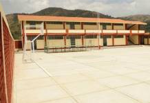 AREQUIPA: PROTESTA DE MAESTROS RETRASA INICIO DE LABORES ESCOLARES