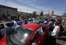 AREQUIPA: TAXISTAS BLOQUEAN DEPÃ“SITO MUNICIPAL Y FUNCIONARIO LOS ACUSA DE AGREDIR A INSPECTORES