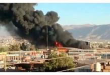 AREQUIPA: INCENDIO DE GRAN MAGNITUD CONSUME DEPÃ“SITO DE ROPA