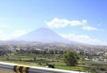 AREQUIPA: VOLCÃN MISTI REGISTRA 15 SISMOS AL DÃA Y EMANA GASES