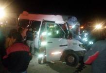 AREQUIPA: CHOQUE POR ALCANCE DEJA UNA FALLECIDA Y 17 HERIDOS