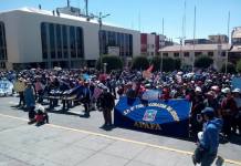 PUNO: HUELGA DEL SUTEP SE AGRAVA, PADRES ESPERAN REGRESO DE SUS HIJOS A CLASES