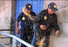 CUSCO: AMBULANTES ARROJAN COMIDA DESCOMPUESTA A SERENOS EN MUNICIPALIDAD