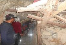 AREQUIPA: MINEROS RESCATAN CON VIDA A COMPAÃ‘ERO QUE QUEDÃ“ ATRAPADO EN UN SOCAVÃ“N