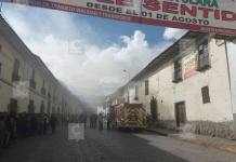 CUSCO: BOMBEROS LUCHAN CONTRA FUERTE INCENDIO EN EL CERCADO