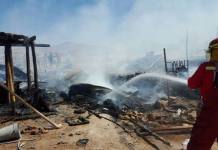 MOQUEGUA: PRECARIAS VIVIENDAS FUERON DESTRUIDAS POR INCENDIO
