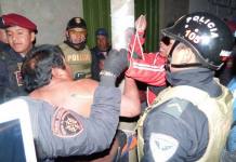 PUNO: AZOTAN A VARÃ“N ACUSADO DE ROBAR CELULAR