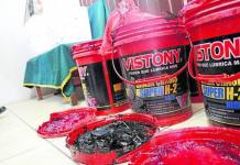 PUNO: HALLAN 72 KILOS DE CLORHIDRATO DE COCAÃNA DENTRO DE BALDES DE LUBRICANTES