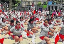 TACNA: PROFESORES ENFRENTAN EL SEDENTARISMO Y LA OBESIDAD CON GIMNASIA RÃTMICA