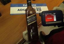 TACNA: EN ARICA INTERVIENEN A PERUANO QUE LLEVABA DROGA EN BOTELLAS DE WHISKY