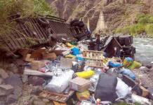 CUSCO: CAMIÃ“N DE ENCOMIENDAS CAE AL RÃO CHALLHUANCA Y MUEREN DOS DE SUS OCUPANTES