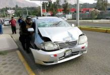 MOQUEGUA: UN HERIDO DEJA CHOQUE ENTRE TAXI Y COMBI CON PASAJEROS