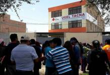 TACNA: PADRES DE FAMILIA PROTESTAN EN COLEGIO PAILLARDELLE Y EN LA UGEL