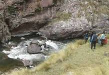 PUNO: VEHÃCULO CAE AL RÃO MACUSANI Y DEJA TRES MUERTOS