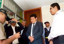 MOQUEGUA: LEONEL VILLANUEVA TOMA SEDE DEL CONSEJO REGIONAL A LA FUERZA