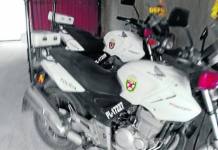 PUNO: DENUNCIAN QUE POLICÃAS DE TRÃNSITO INTERNAN SUS MOTOCICLETAS PARA LUEGO LIBAR