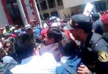 PUNO: MANIFESTANTES SON AGREDIDOS POR POLICÃAS