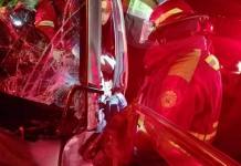 PUNO: CONDUCTOR QUEDA ATRAPADO EN SU VEHÃCULO TRAS HABER CHOCADO