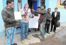 PUNO: ENCADENADOS LOGRAN QUE BENEFICENCIA CEDA TERRENO PARA CONO SUR