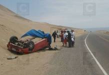 TACNA: PAREJA SALVA DE MORIR EN ACCIDENTE VEHICULAR EN CARRETERA COSTANERA
