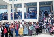 PUNO: PADRES DE FAMILIA PROTESTAN CONTRA DIRECTOR DEL COLEGIO MARIA AUXILIADORA