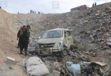 TACNA: MINIVÃN DESPISTA Y CAE A BARRANCO CON LICENCIADOS DEL EJÃ‰RCITO