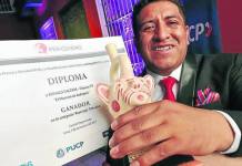PUNO: HOMBRE DE PRENSA AZANGARINO GANA PREMIO NACIONAL DE PERIODISMO