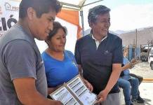 MOQUEGUA: ENTREGAN 69 TÃTULOS DE TERRENOS A POBLADORES DE ESCASOS RECURSOS