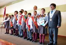 ILO: ALCALDE JURAMENTÃ“ E IMPUSO MEDALLAS A ESTUDIANTES COMO AUTORIDADES ESCOLARES