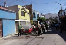 MOQUEGUA: AUTO SE INCENDIA EN URB. SANTA CATALINA
