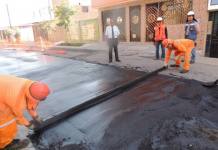 SAMEGUA: SE INICIA LA COLOCACIÃ“N DE LA CAPA ASFÃLTICA EN LA CALLE ANTIGUA