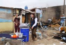 ILO: DAMNIFICADOS POR INCENDIO RECIBEN AYUDA DE LA MUNICIPALIDAD