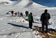 MOQUEGUA: POLICÃA AUXILIA A OCUPANTES DE VEHÃCULO ATRAPADO POR LA NEVADA