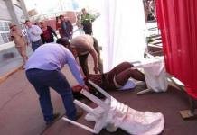 MOQUEGUA: ASESORA DEL GOBERNADOR DE MOQUEGUA SUFRIÃ“ APARATOSA CAÃDA