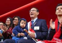 VIZCARRA SORPRENDIÃ“ Y SALUDÃ“ PERSONALMENTE A ASISTENTES A GRAN PARADA MILITAR