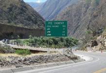 APURIMAC: MADRE DE FAMILIA MUERE AL CAER SU VEHÃCULO AL RÃO
