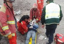 MOQUEGUA: DOS HERIDOS TRAS DESPISTE Y VOLCADURA DE CAMIONETA
