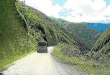 PUNO: ASALTANTES ARMADOS DESVALIJAN A VIAJEROS DE BUS EN OLLACHEA