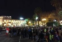AREQUIPA: CIUDADANOS SALEN A LAS CALLES PARA RESPALDAR LA DISOLUCIÃ“N DEL CONGRESO