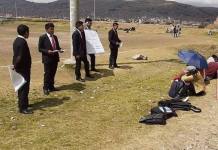 PUNO: HACEN CLASES EN LA INTEMPERIE POR TOMAS DE LOCAL EN LA UNA