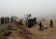 AREQUIPA: MINIVÃN IMPACTA CONTRA CAMIÃ“N EN LA PANAMERICANA Y AL MENOS CUATRO RESULTAN HERIDOS